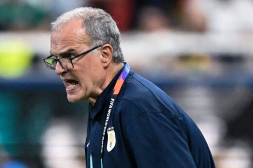 Fin de ciclo: Bielsa llegó en silencio a Uruguay y anunciará su salida de la Selección